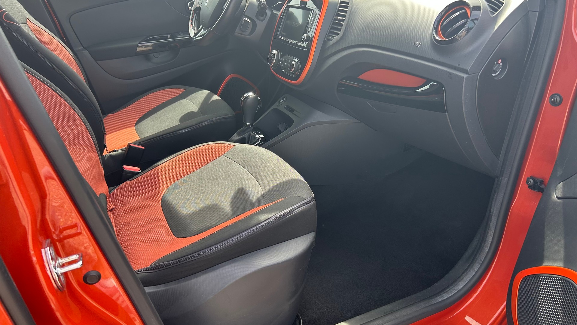 RENAULT Captur 1.2 T 16V Privilège EDC-image-13