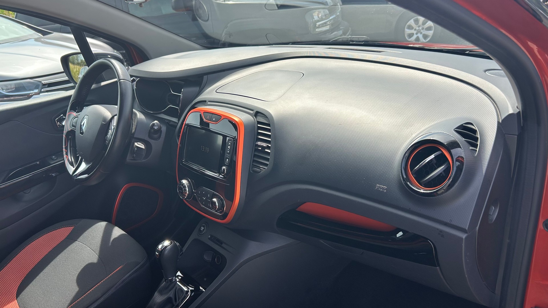 RENAULT Captur 1.2 T 16V Privilège EDC-image-4
