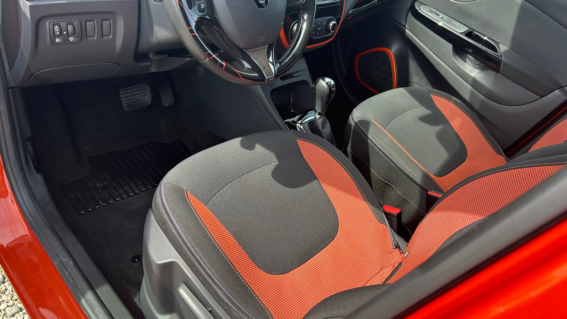 RENAULT Captur 1.2 T 16V Privilège EDC-image-3