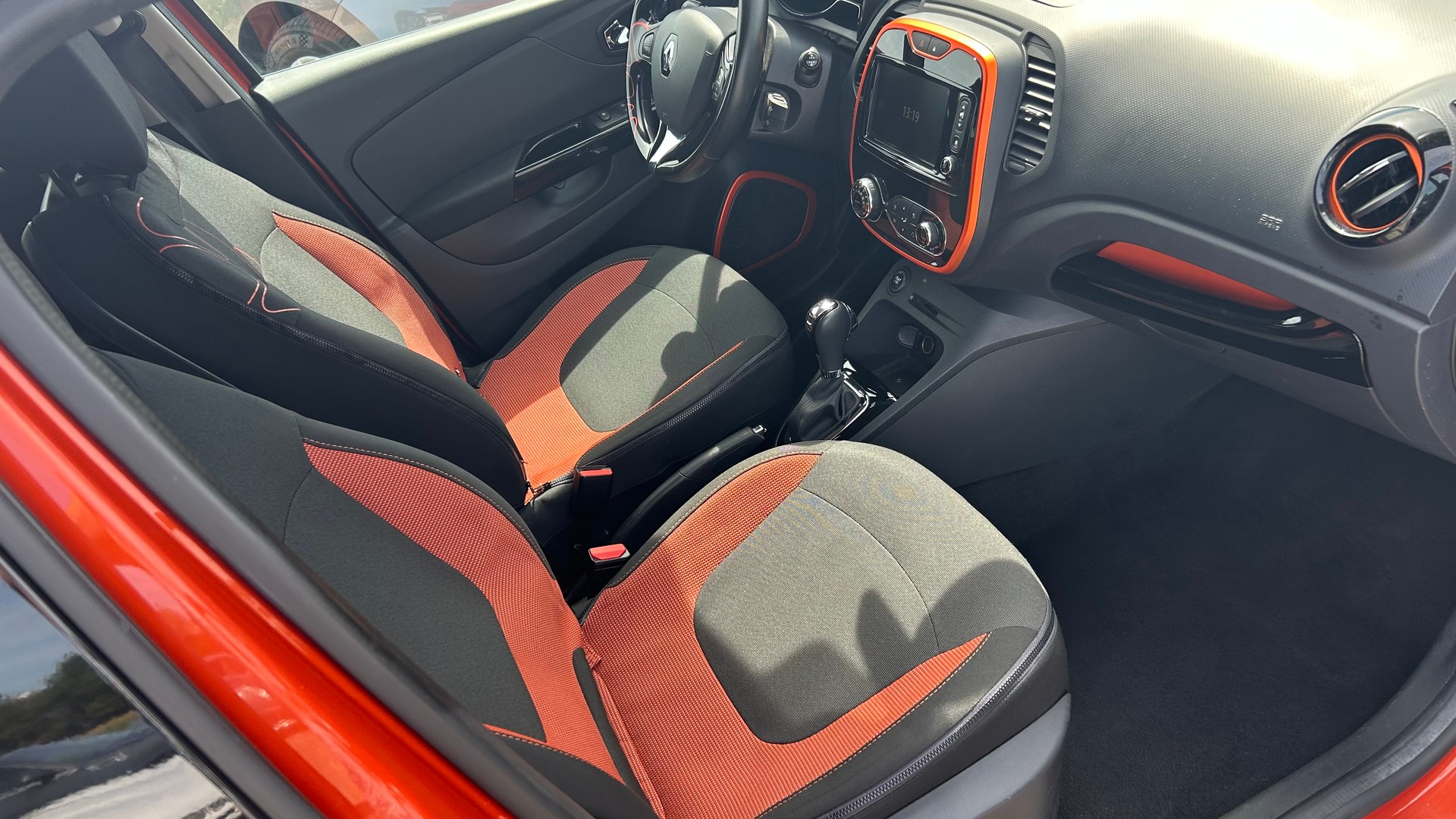 RENAULT Captur 1.2 T 16V Privilège EDC-image-14