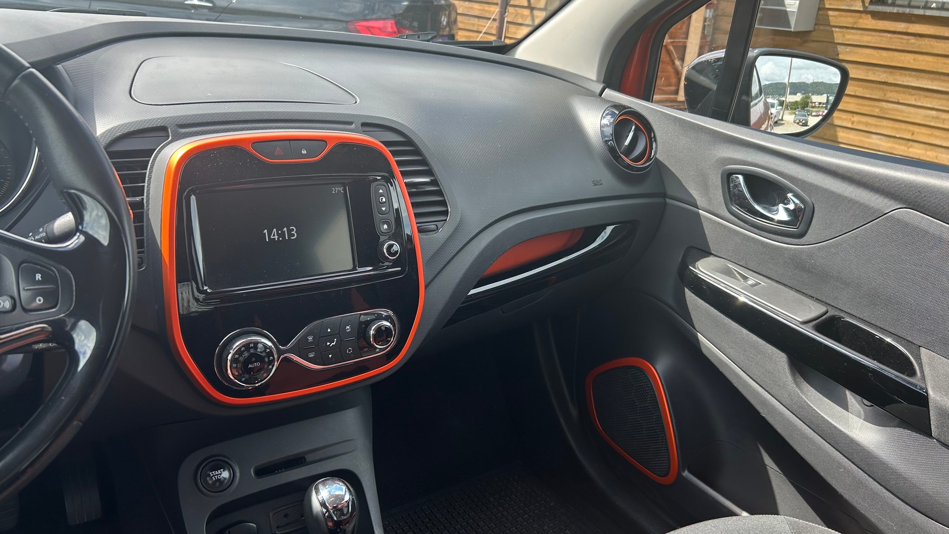 RENAULT Captur 1.2 T 16V Privilège EDC-image-4