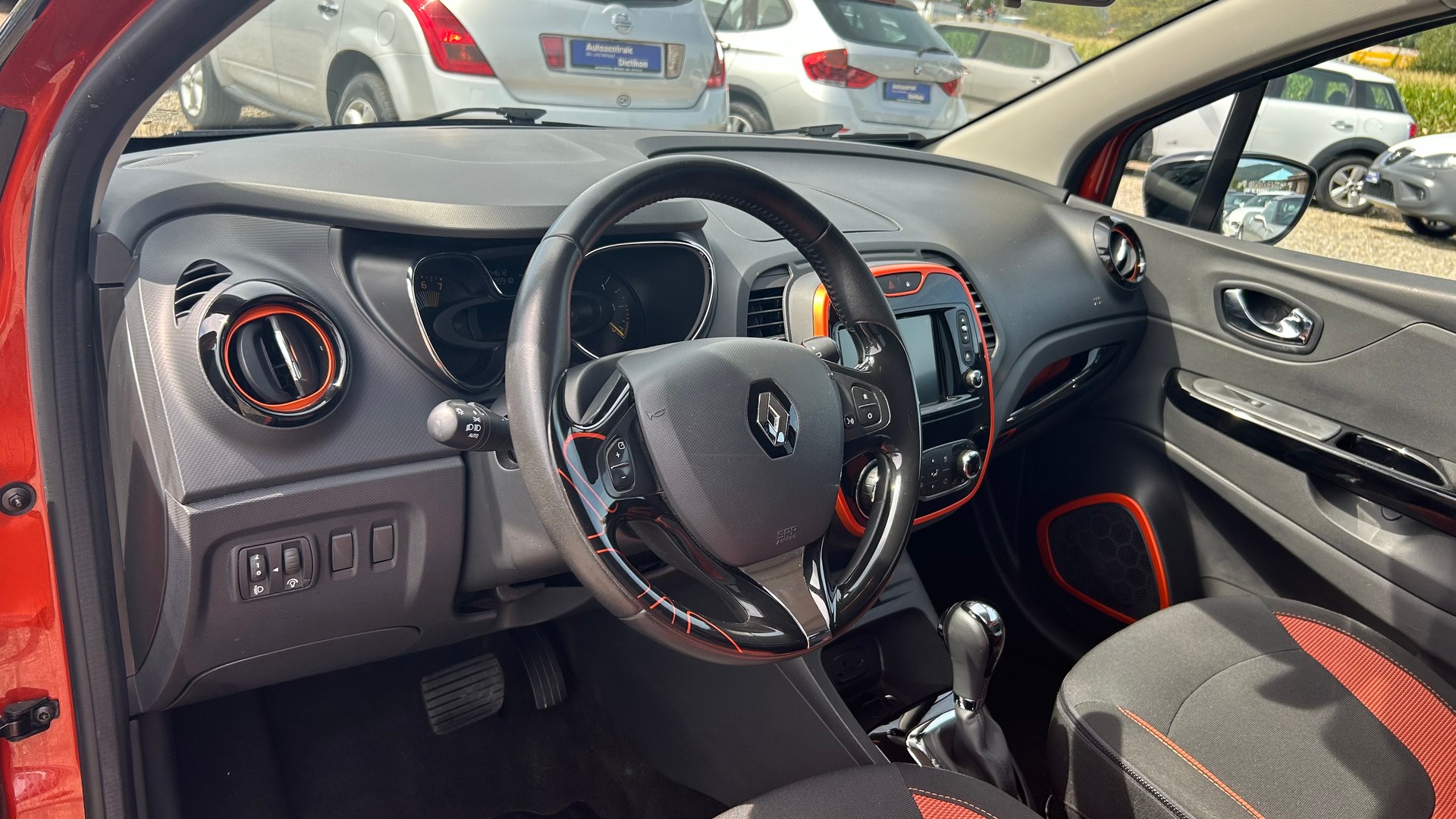 RENAULT Captur 1.2 T 16V Privilège EDC-image-2