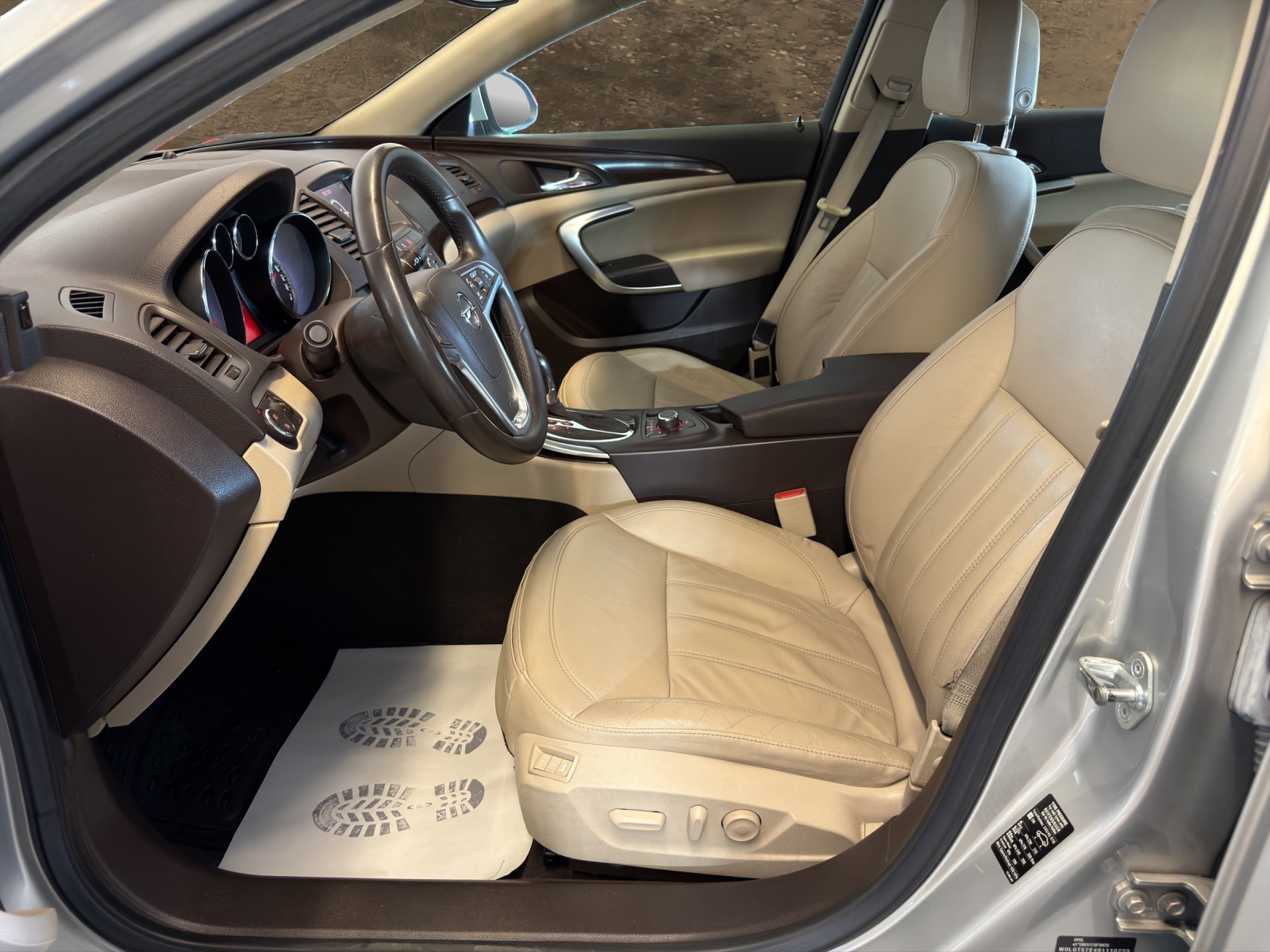 OPEL Insignia 2.0 Turbo Edition 4WD Automatic-image-11