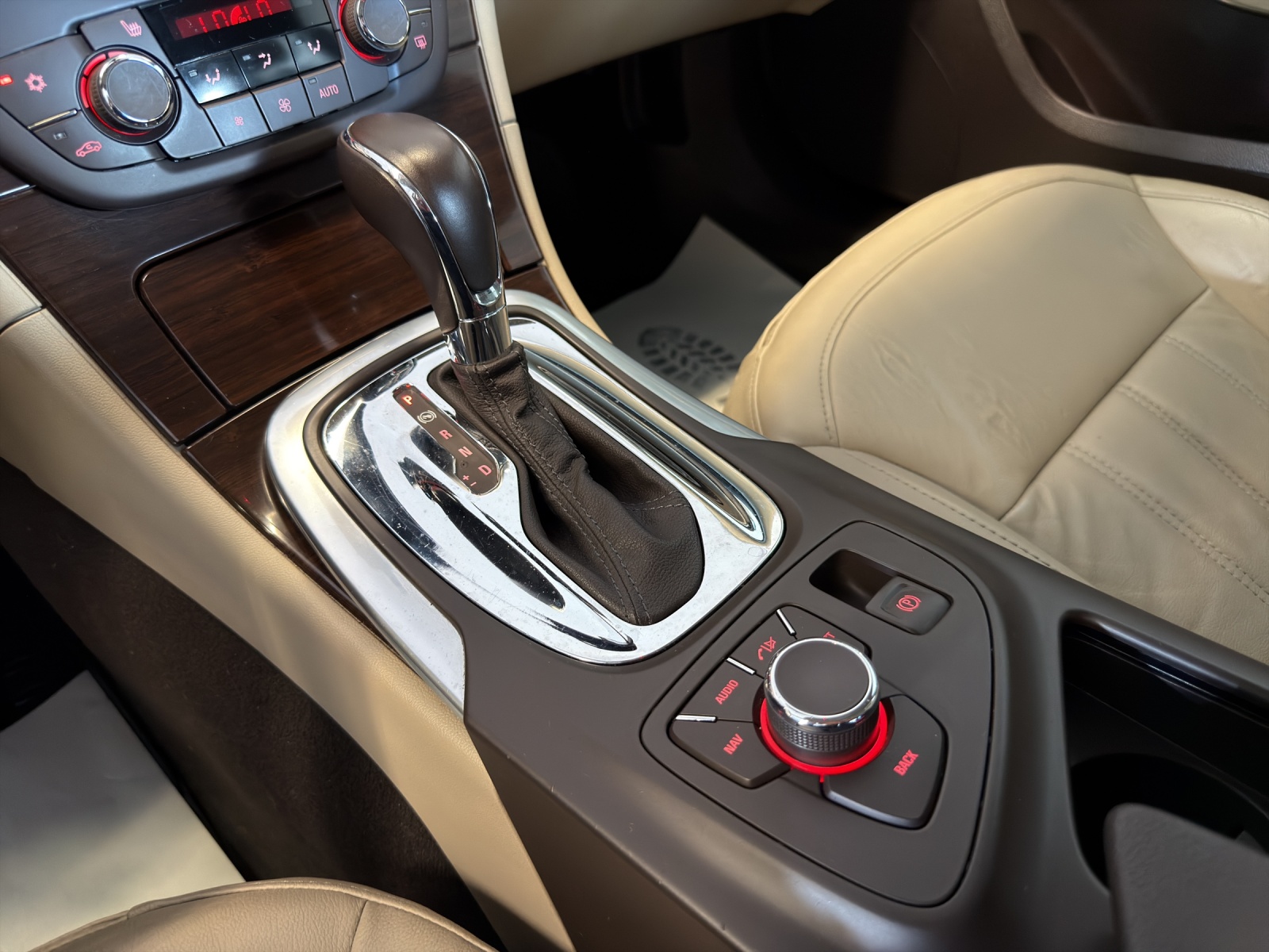 OPEL Insignia 2.0 Turbo Edition 4WD Automatic-image-10