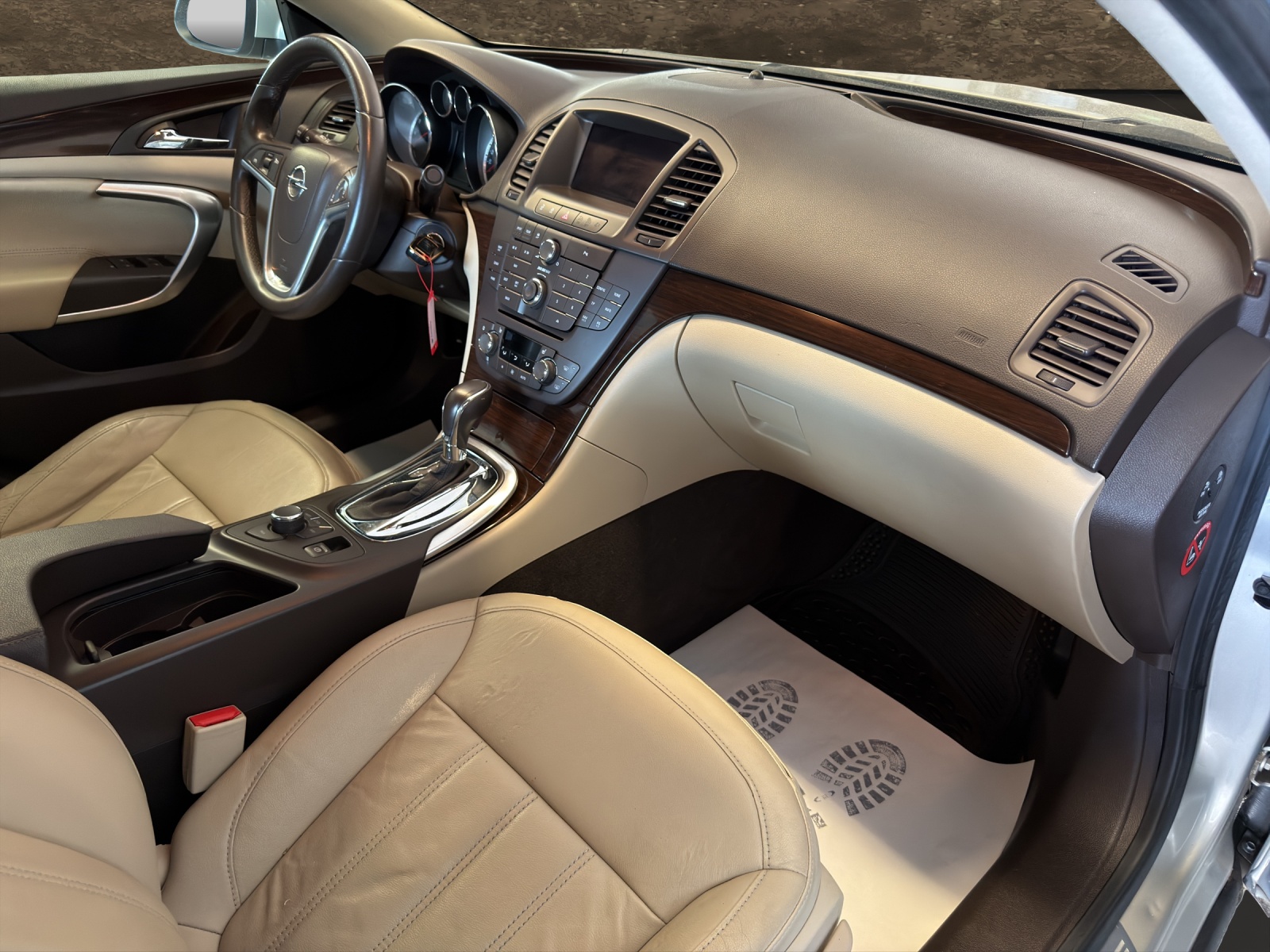 OPEL Insignia 2.0 Turbo Edition 4WD Automatic-image-12