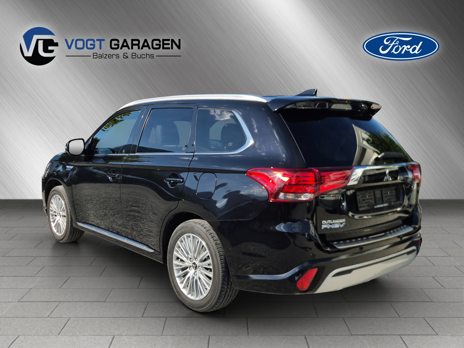 MITSUBISHI Outlander 2.4 PHEV Diamond-showroom-element-3