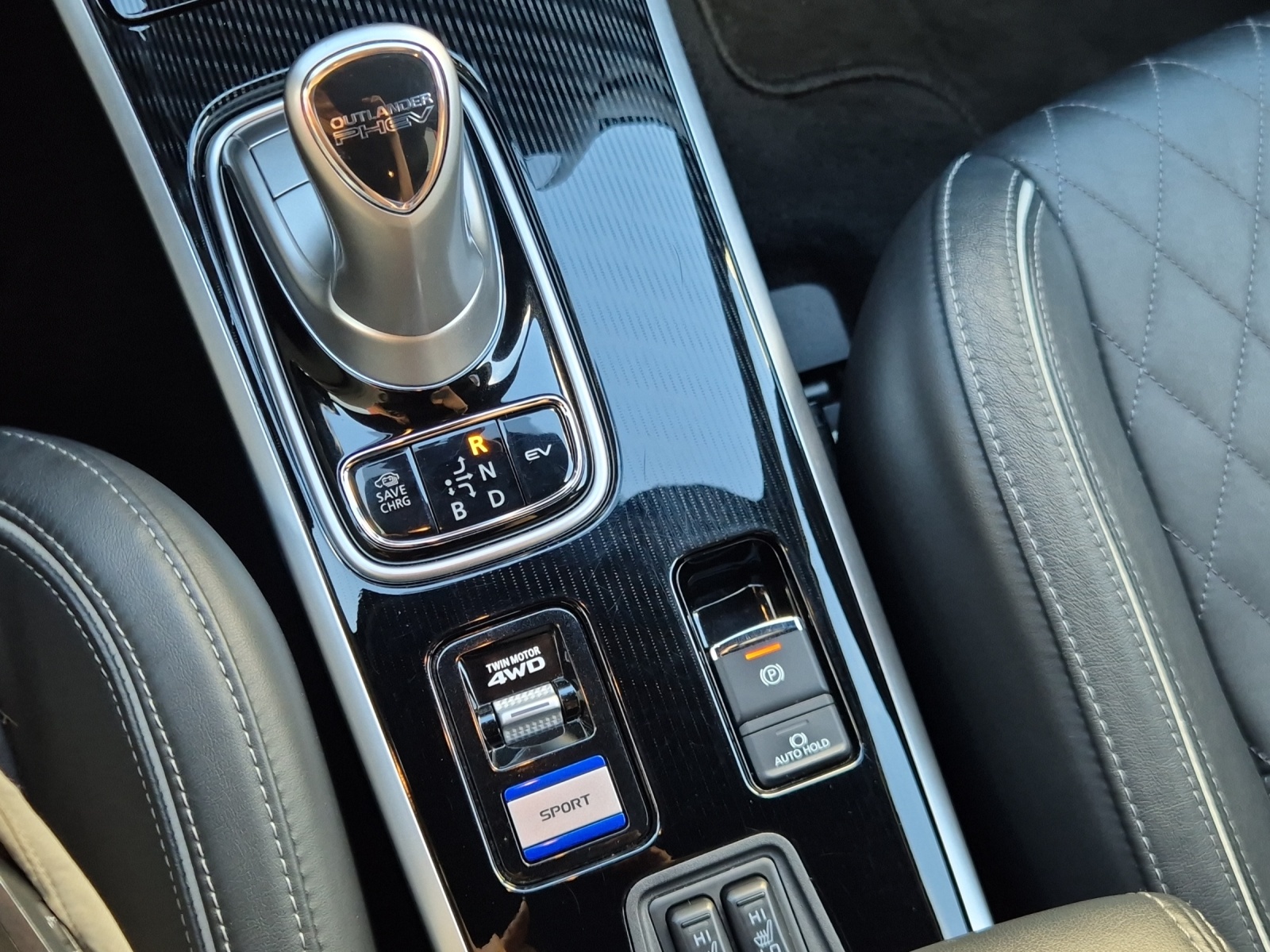 MITSUBISHI Outlander 2.4 PHEV Diamond-image-16
