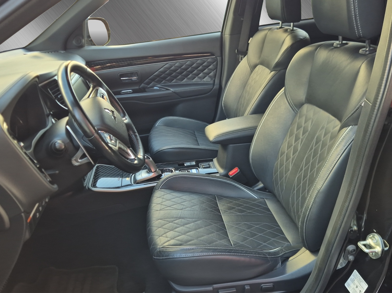 MITSUBISHI Outlander 2.4 PHEV Diamond-image-9