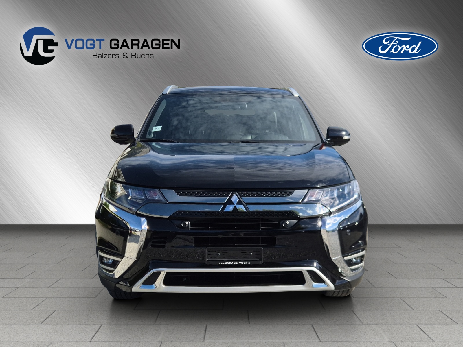 MITSUBISHI Outlander 2.4 PHEV Diamond-showroom-element-1