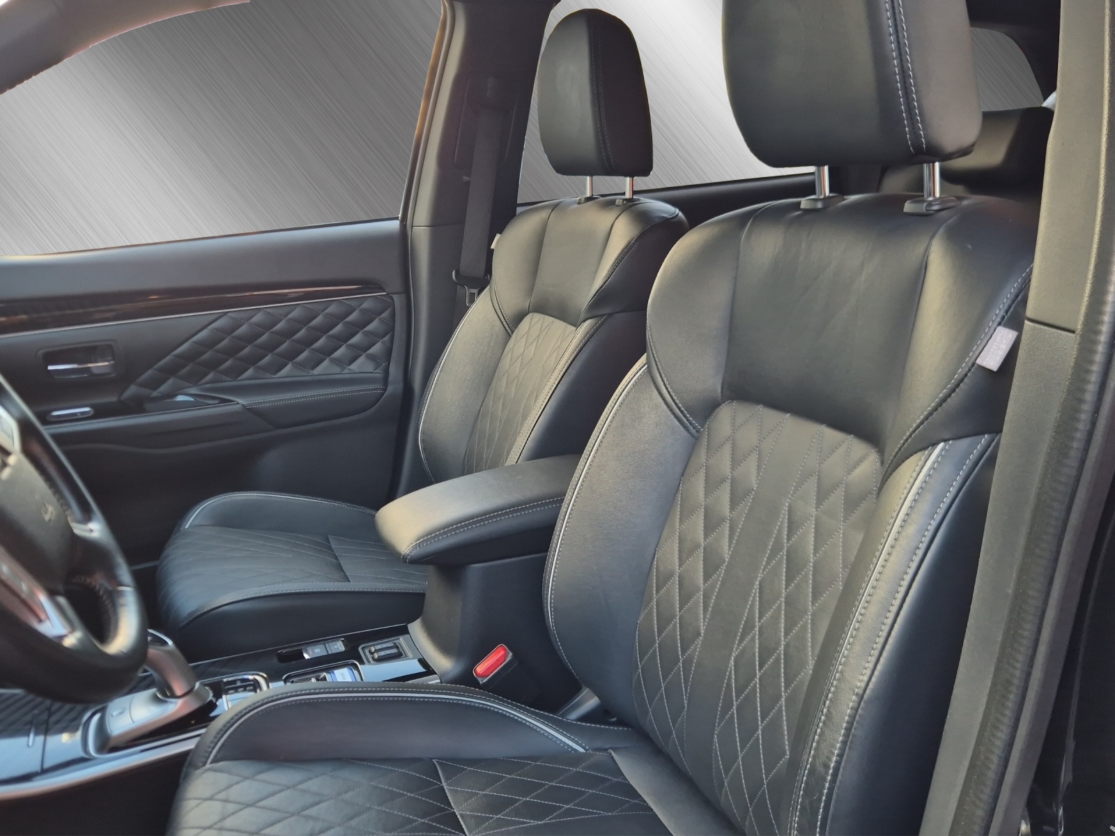 MITSUBISHI Outlander 2.4 PHEV Diamond-image-8