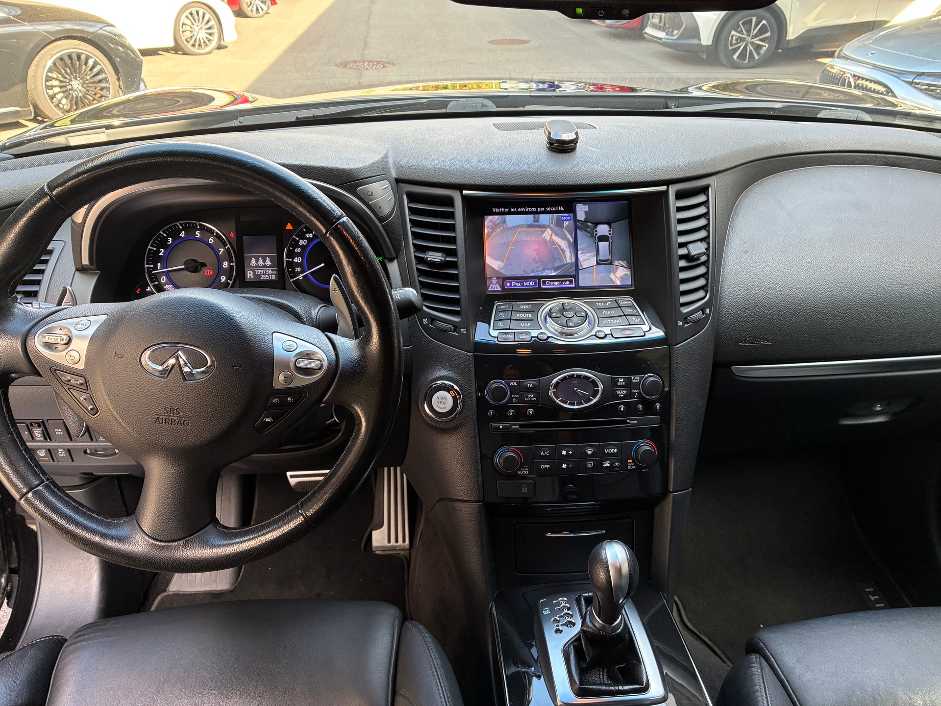 INFINITI QX70 3.7 S Premium AWD Automatic-image-6