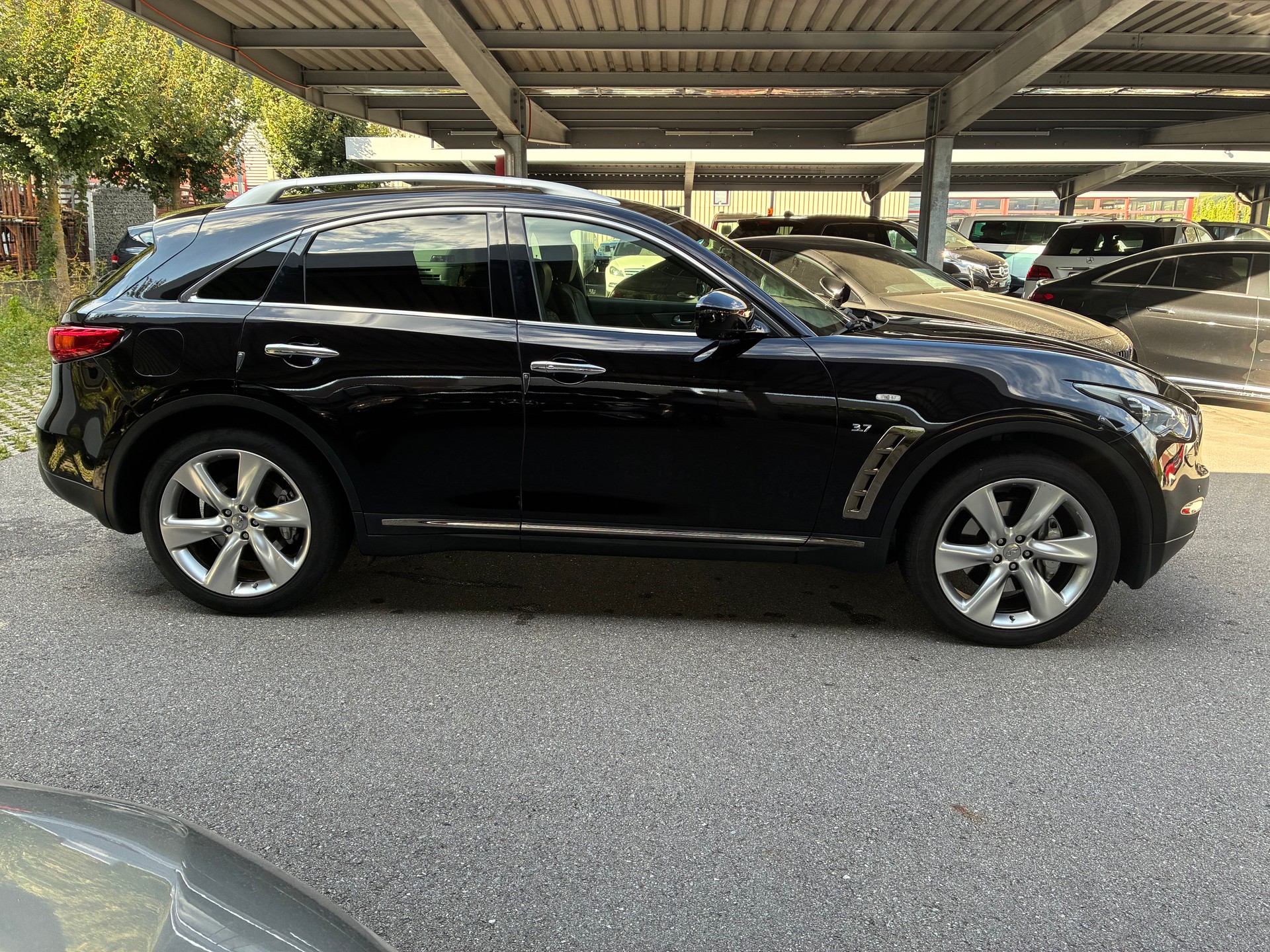 INFINITI QX70 3.7 S Premium AWD Automatic-image-1