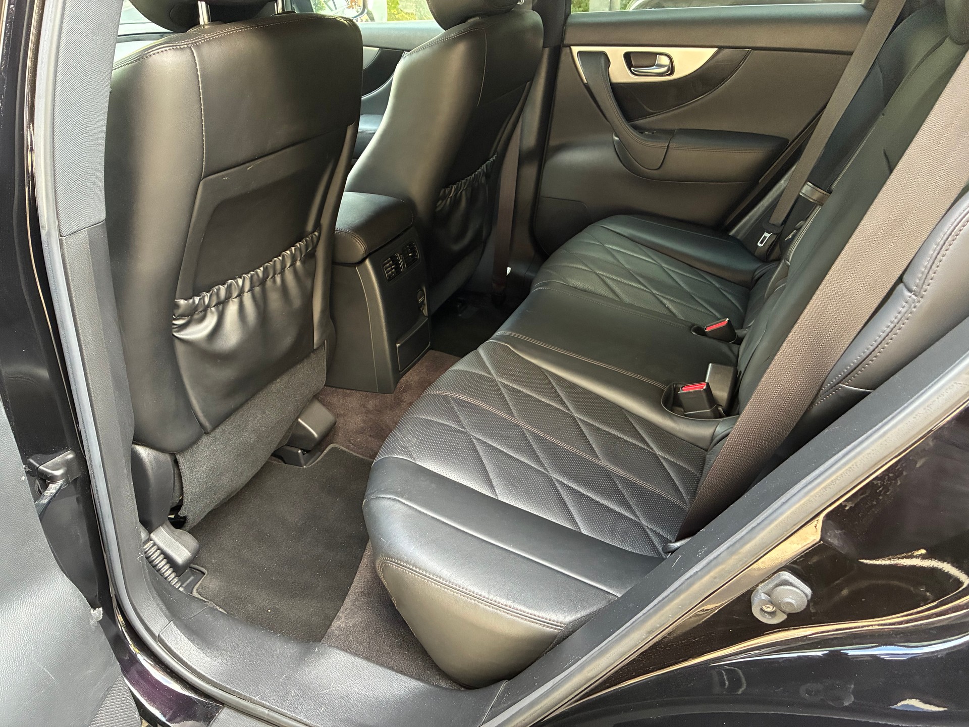 INFINITI QX70 3.7 S Premium AWD Automatic-image-5