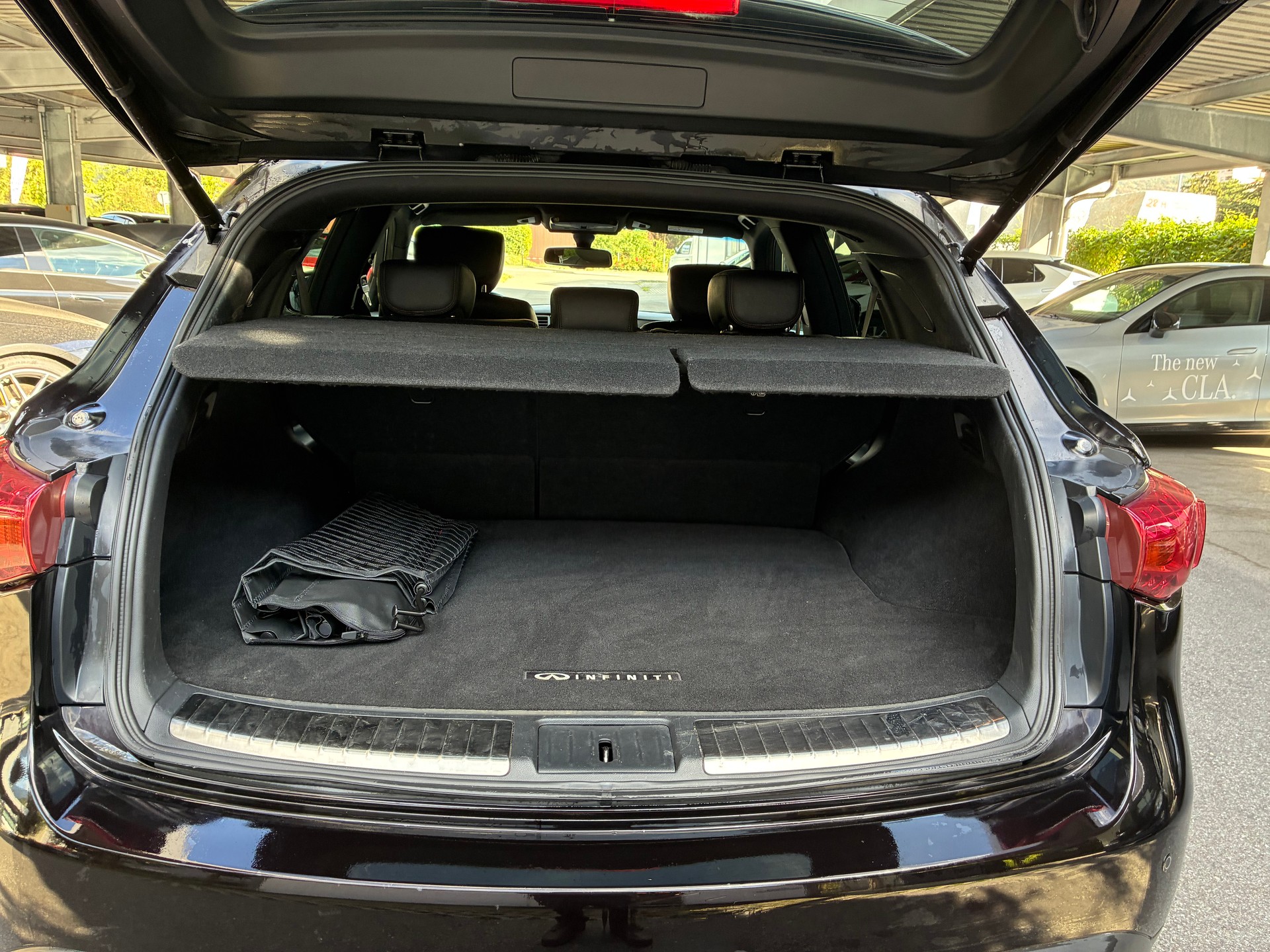 INFINITI QX70 3.7 S Premium AWD Automatic-image-4