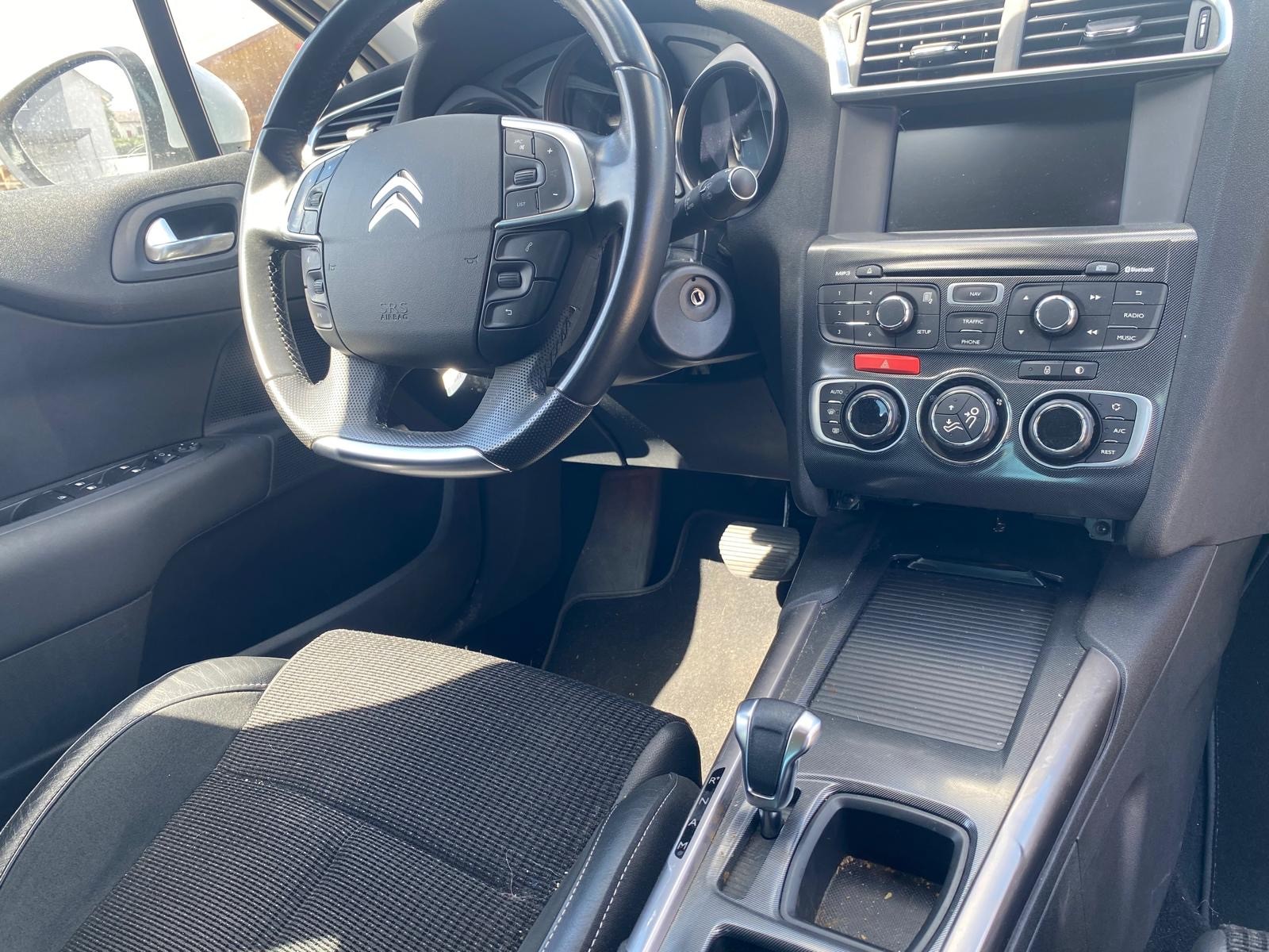 CITROEN C4 1.6 e-HDi Black Top EGS6-image-9