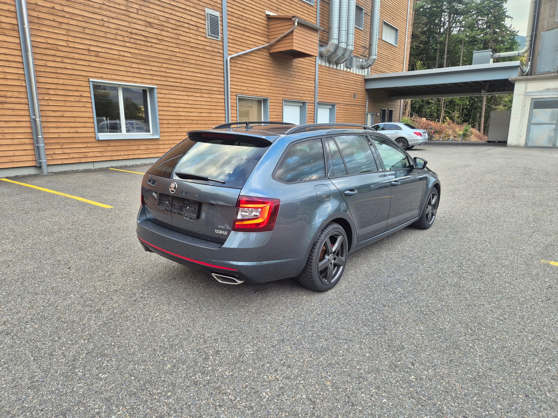 SKODA Octavia Combi 2.0 TDI RS 4x4 DSG-image-3