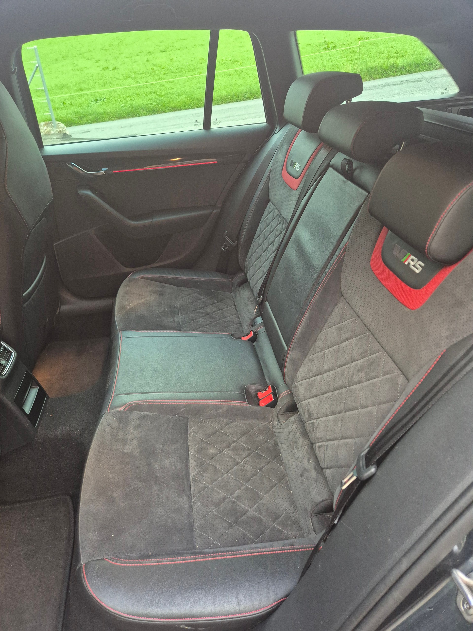 SKODA Octavia Combi 2.0 TDI RS 4x4 DSG-image-9
