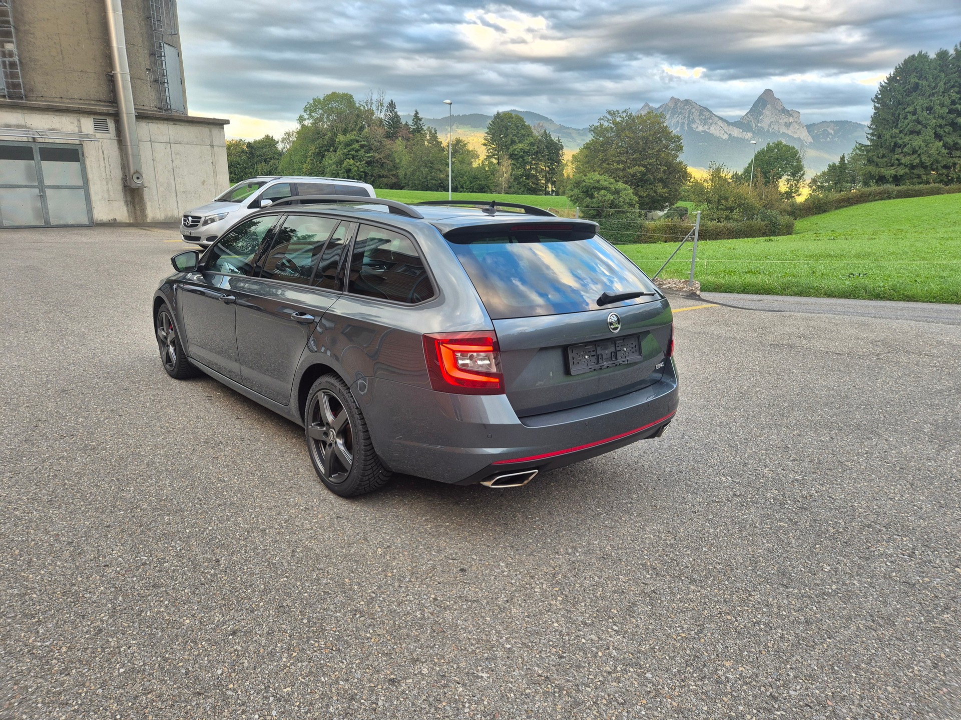 SKODA Octavia Combi 2.0 TDI RS 4x4 DSG-image-2