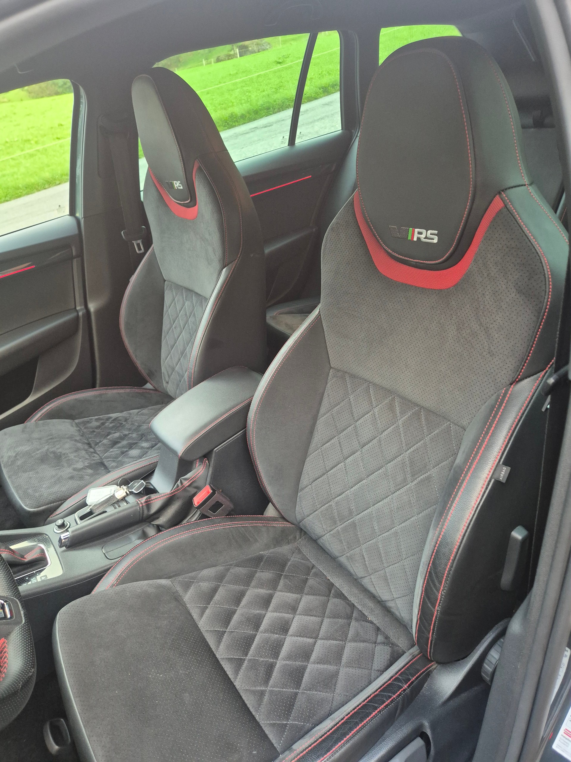 SKODA Octavia Combi 2.0 TDI RS 4x4 DSG-image-8