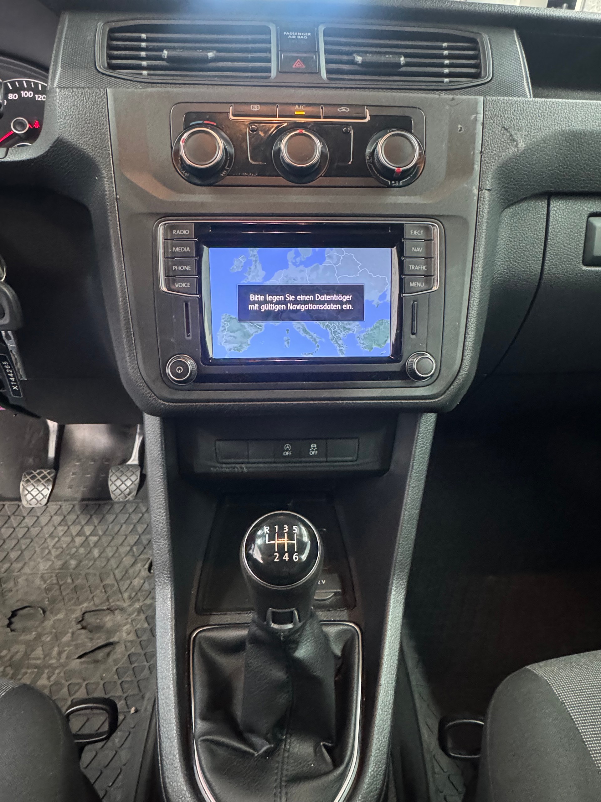 VW Caddy Maxi 2.0TDI 4Motion BlueMotion Technology-image-8