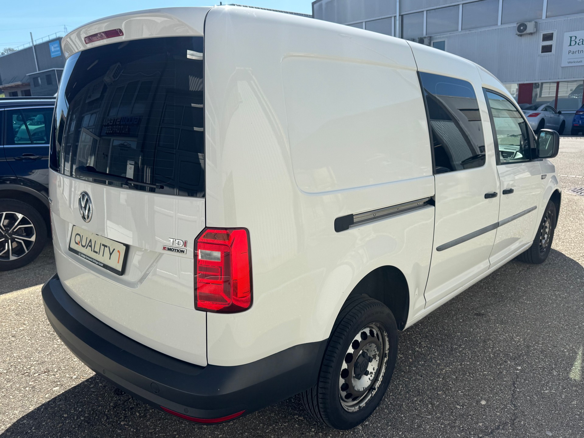 VW Caddy Maxi 2.0TDI 4Motion BlueMotion Technology-image-3