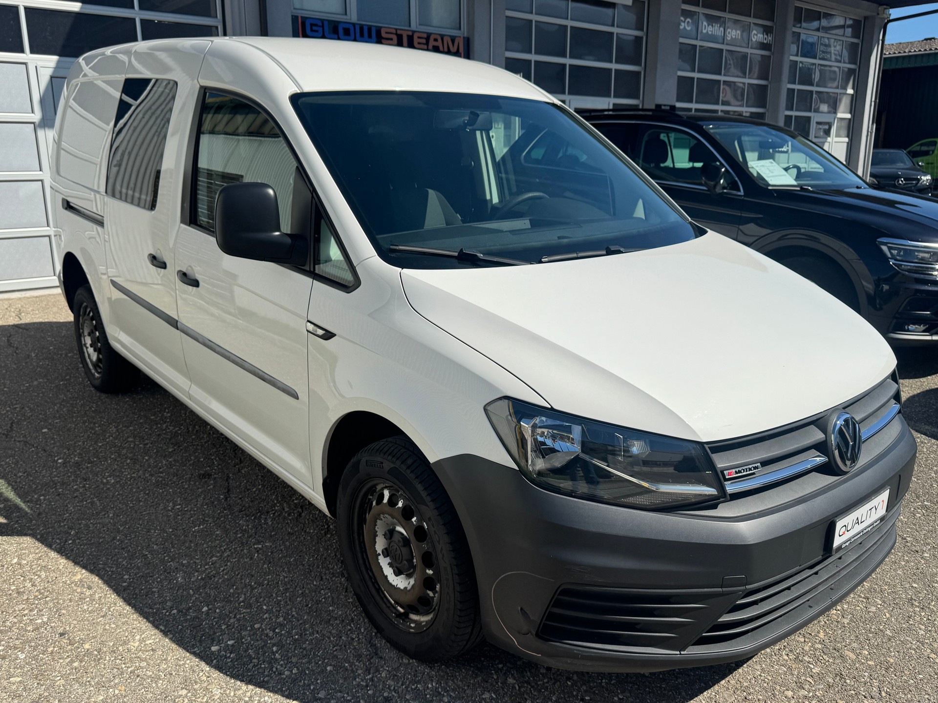 VW Caddy Maxi 2.0TDI 4Motion BlueMotion Technology-image-1