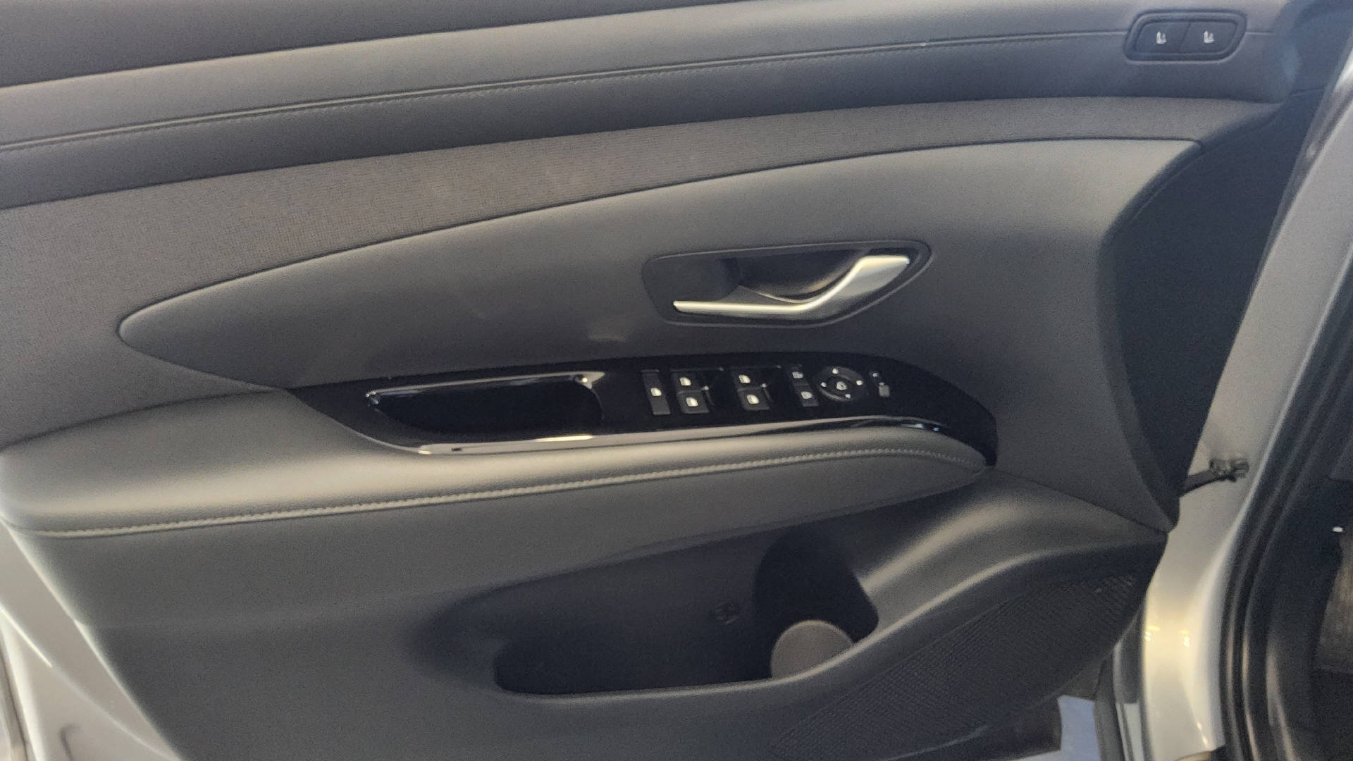 HYUNDAI Tucson 1.6 T-GDi HEV Vertex Swiss Edition 4WD-image-14