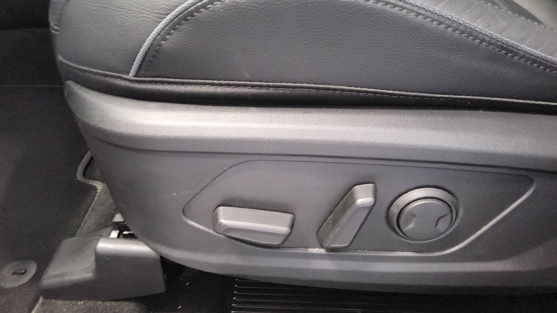 HYUNDAI Tucson 1.6 T-GDi HEV Vertex Swiss Edition 4WD-image-30