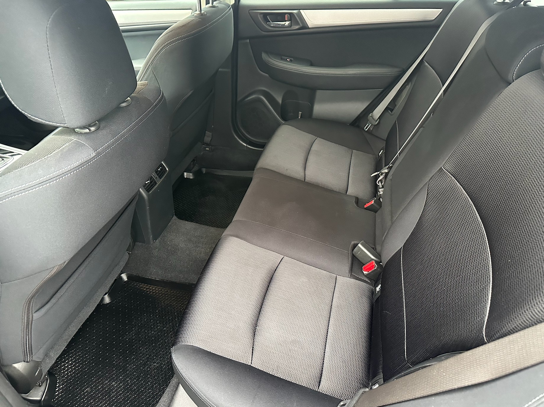SUBARU Outback 2.0D Swiss AWD Lineartronic-image-13