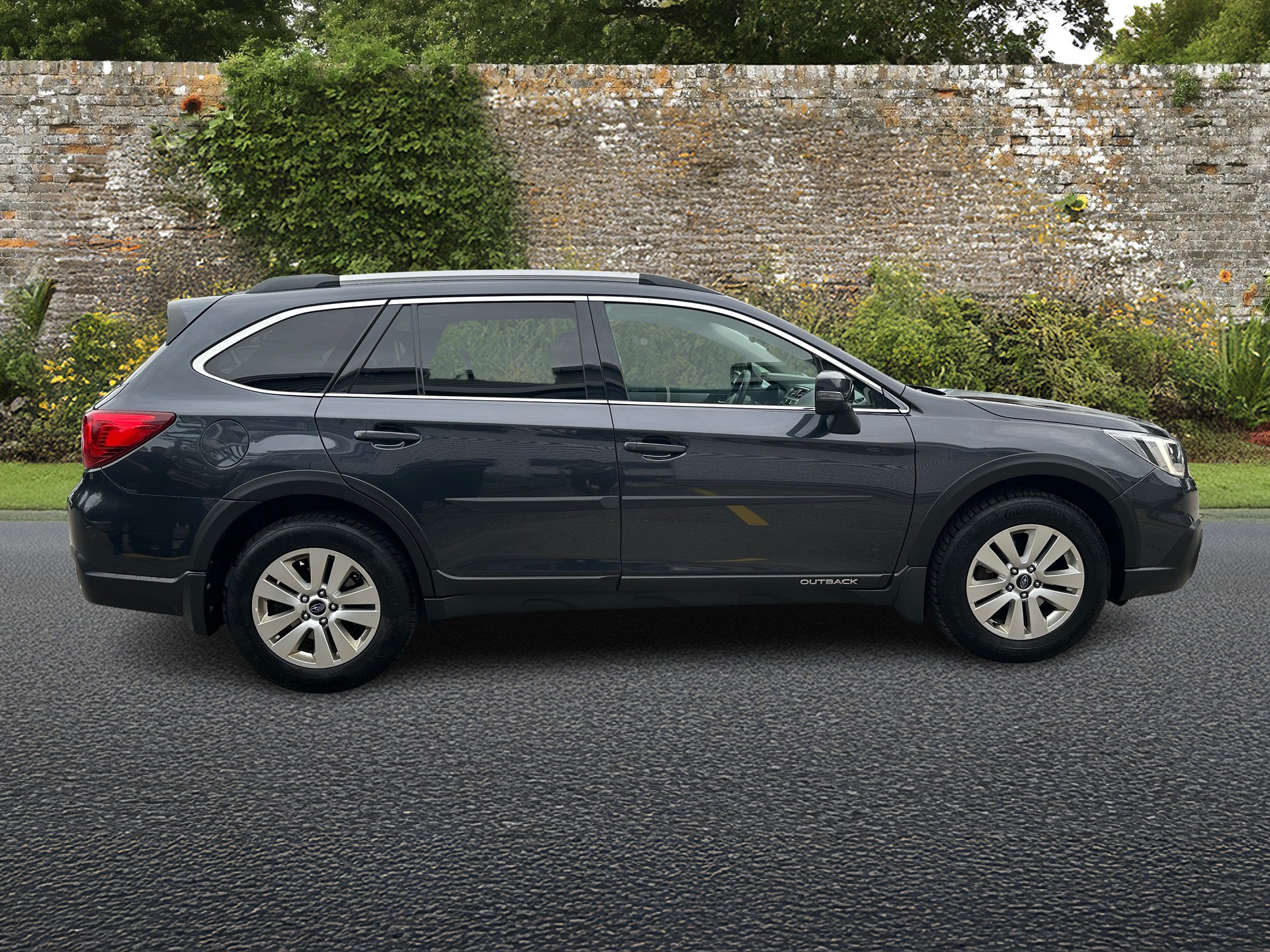 SUBARU Outback 2.0D Swiss AWD Lineartronic-image-5