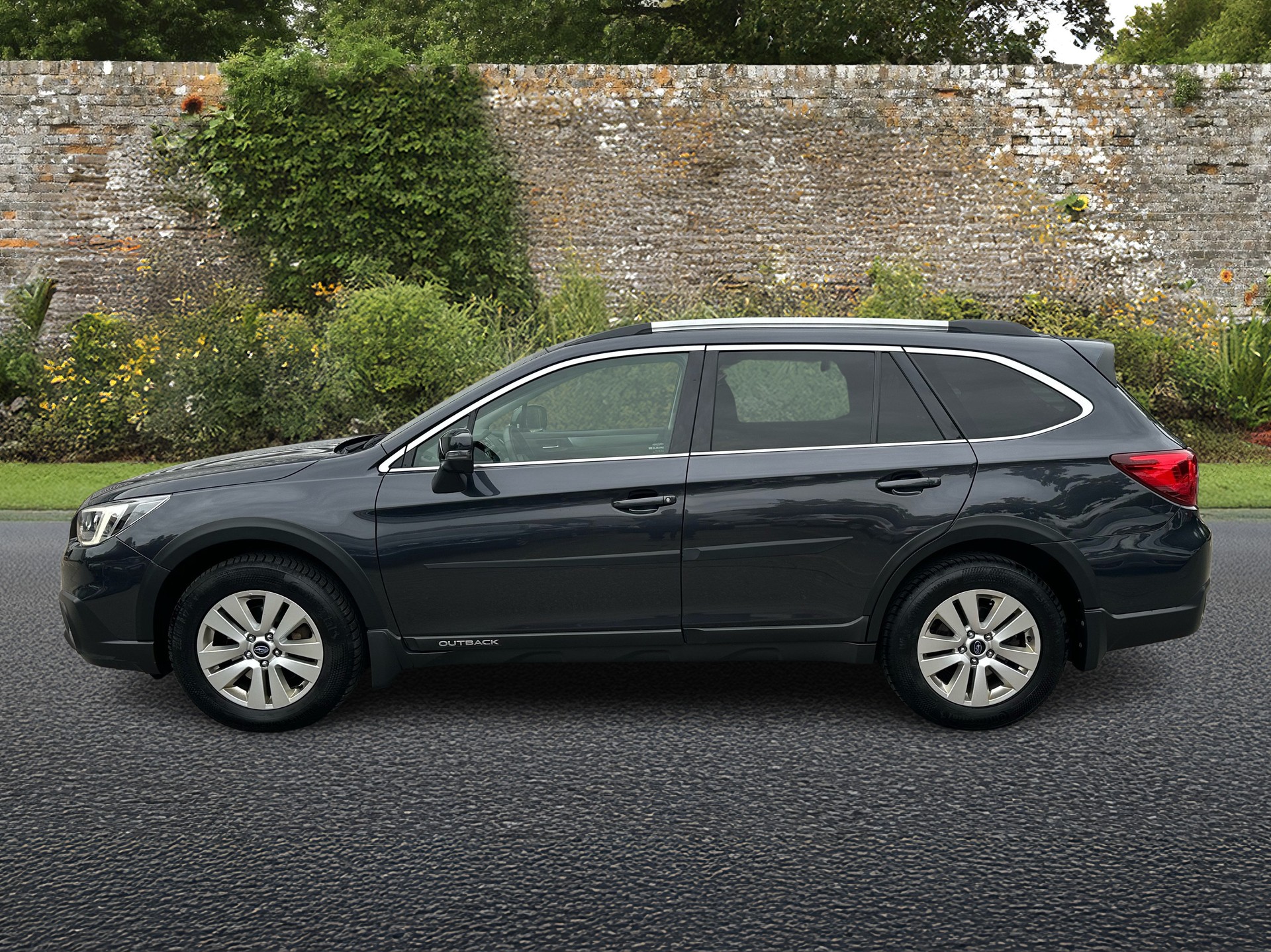 SUBARU Outback 2.0D Swiss AWD Lineartronic-image-1