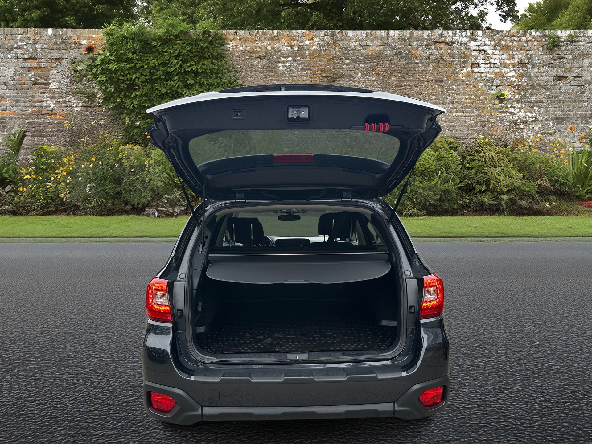 SUBARU Outback 2.0D Swiss AWD Lineartronic-image-15