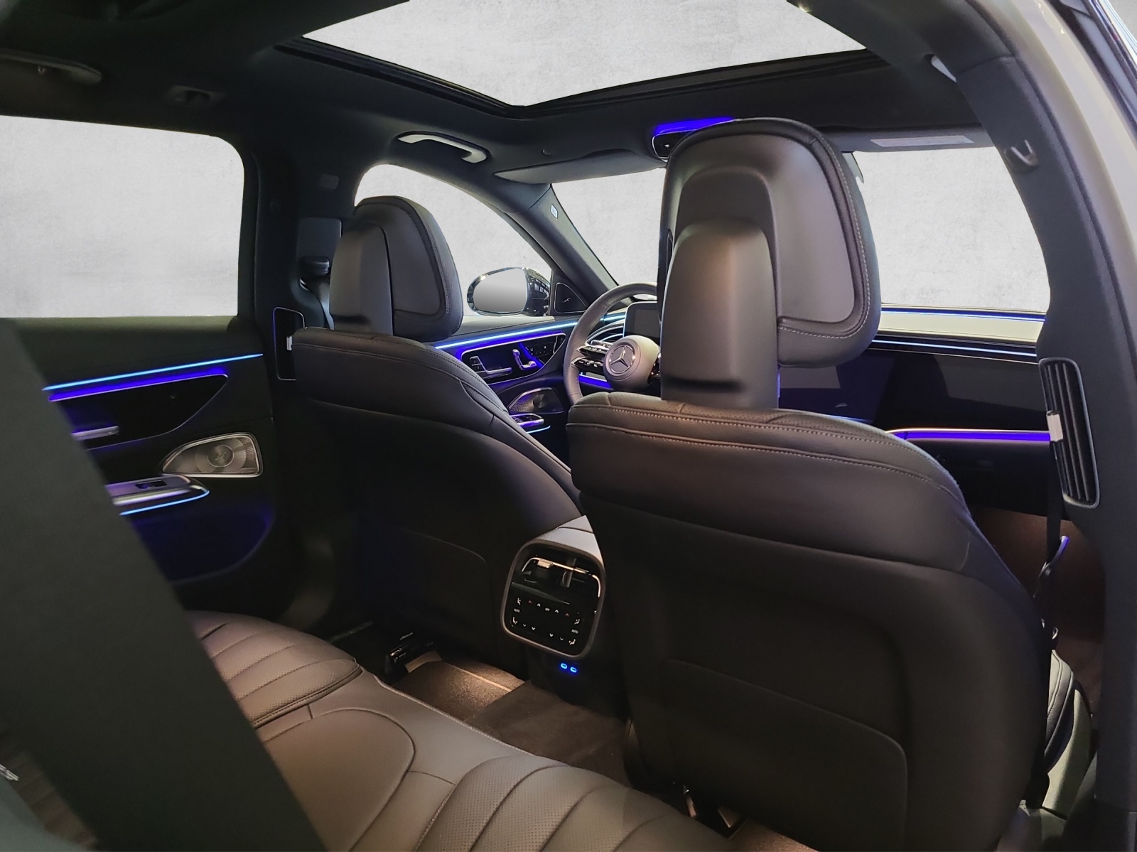 MERCEDES-BENZ E 450 d AMG Line 4matic T-image-6