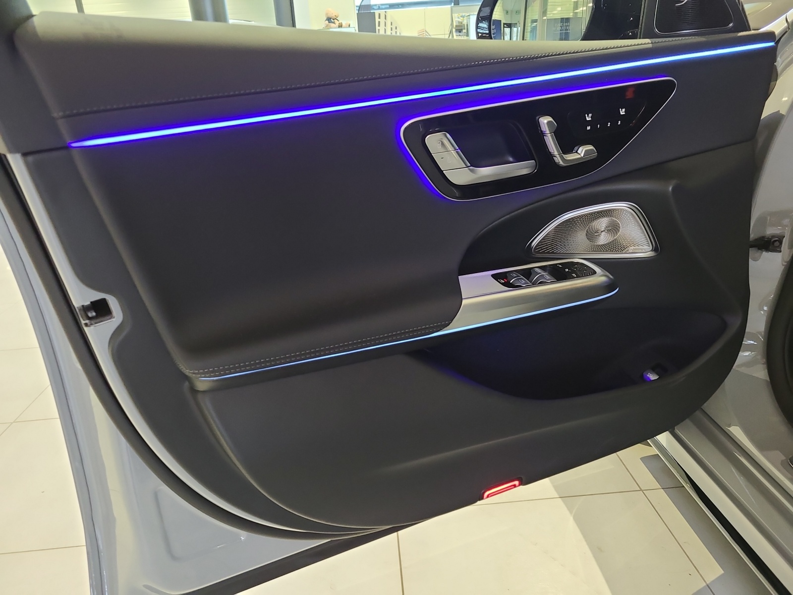 MERCEDES-BENZ E 450 d AMG Line 4matic T-image-15