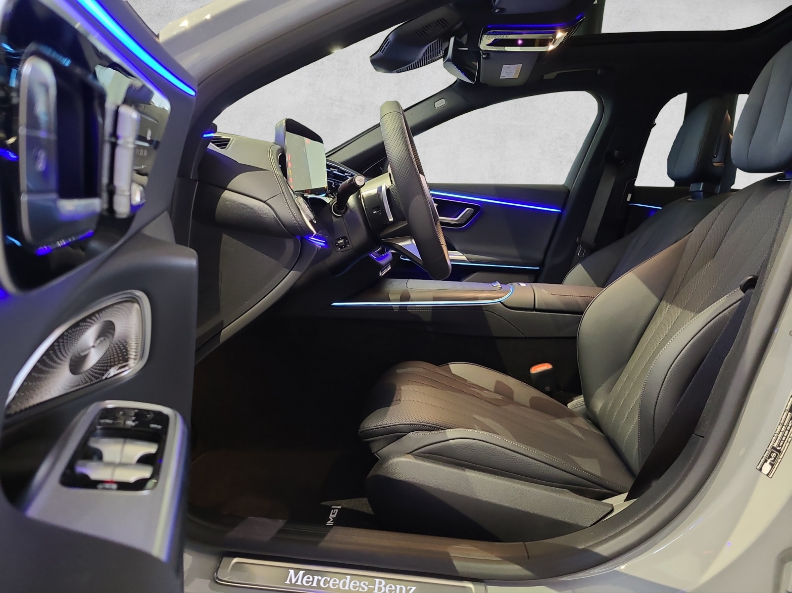 MERCEDES-BENZ E 450 d AMG Line 4matic T-image-14