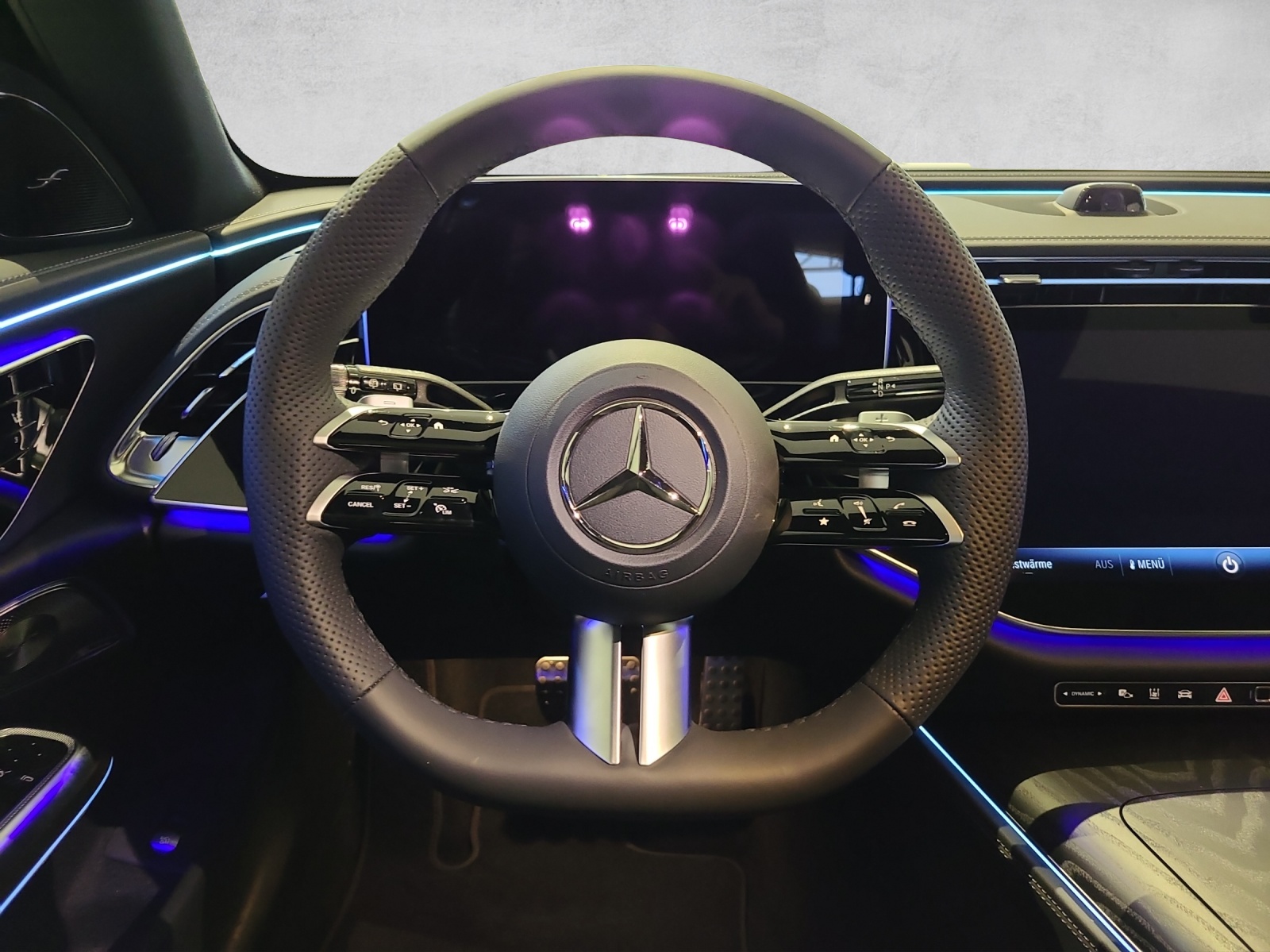 MERCEDES-BENZ E 450 d AMG Line 4matic T-image-4