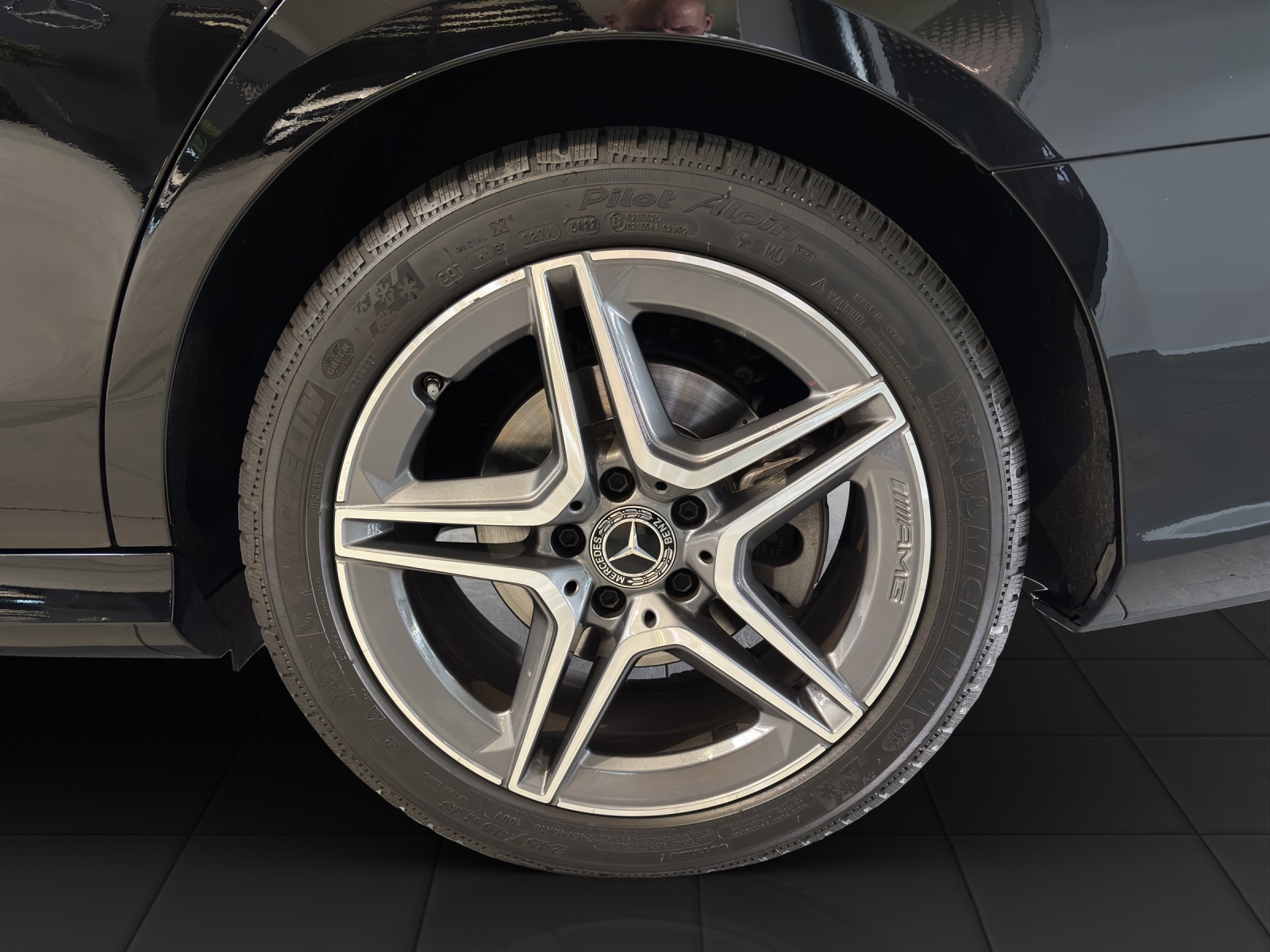 MERCEDES-BENZ E 220 d AMG Line 4M-image-5