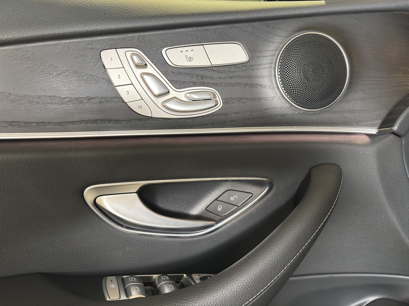 MERCEDES-BENZ E 220 d AMG Line 4M-image-2