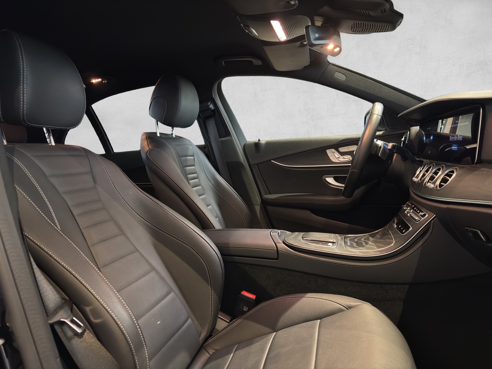 MERCEDES-BENZ E 220 d AMG Line 4M-image-3