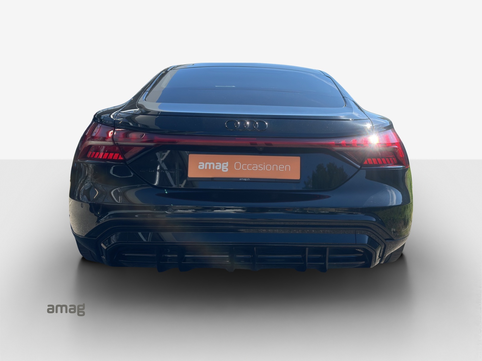 AUDI e-tron GT quattro-image-4