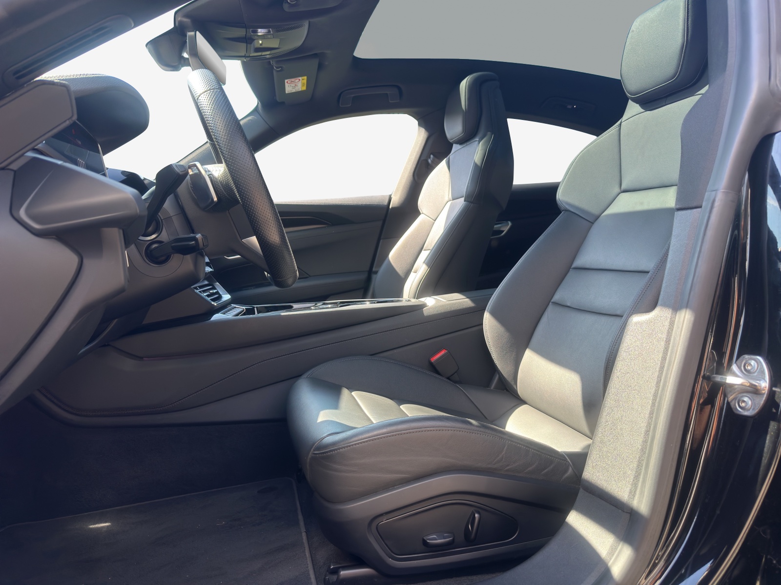 AUDI e-tron GT quattro-image-8