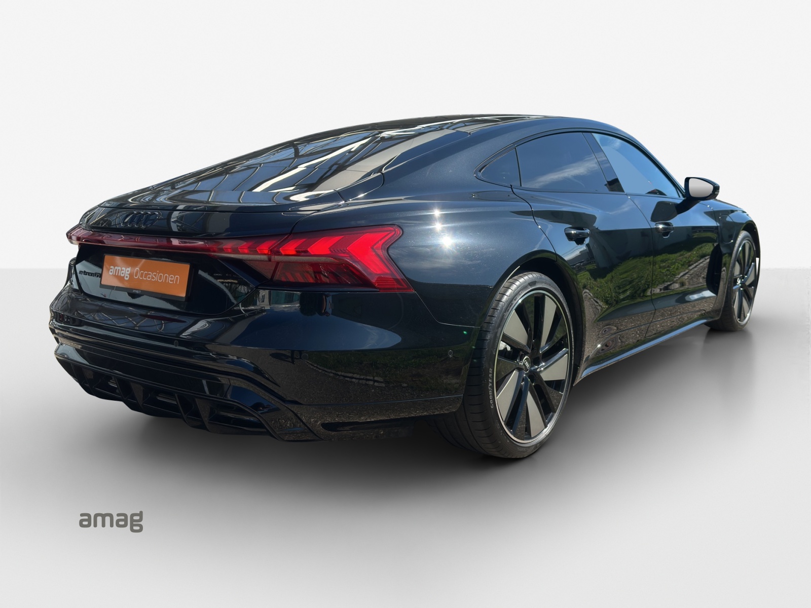 AUDI e-tron GT quattro-image-5