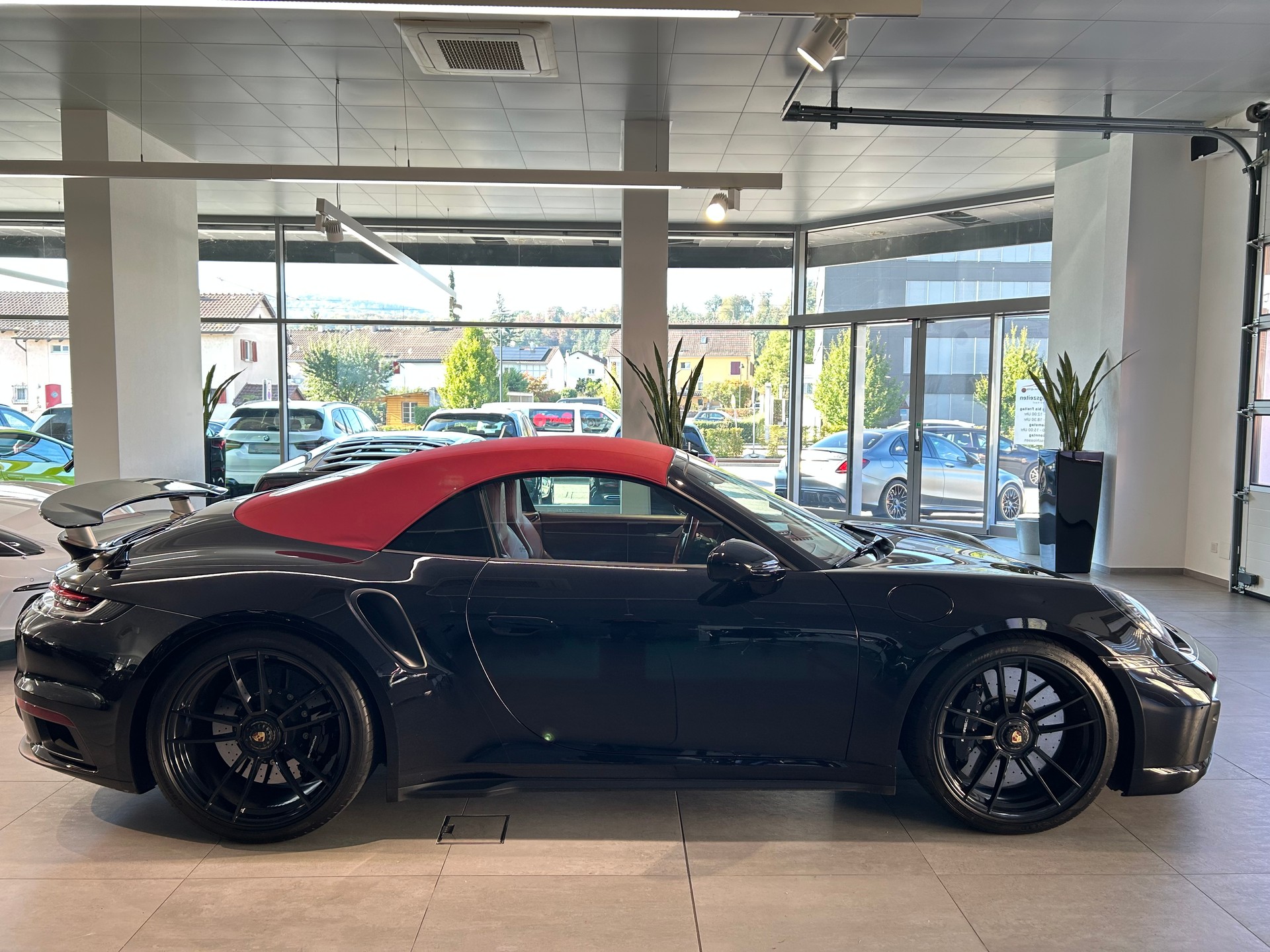 PORSCHE 911 Turbo S Cabriolet PDK-image-7