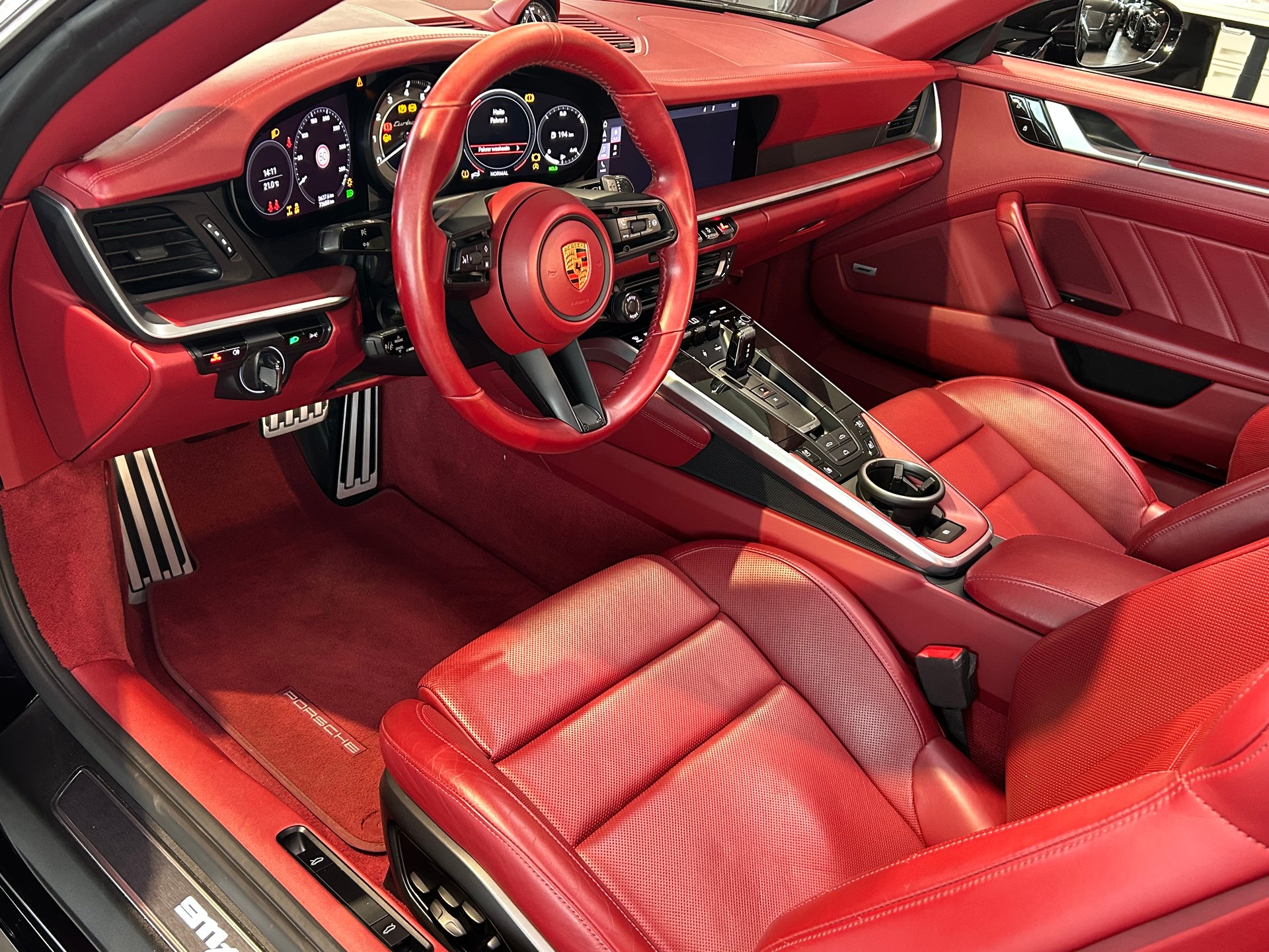 PORSCHE 911 Turbo S Cabriolet PDK-image-11