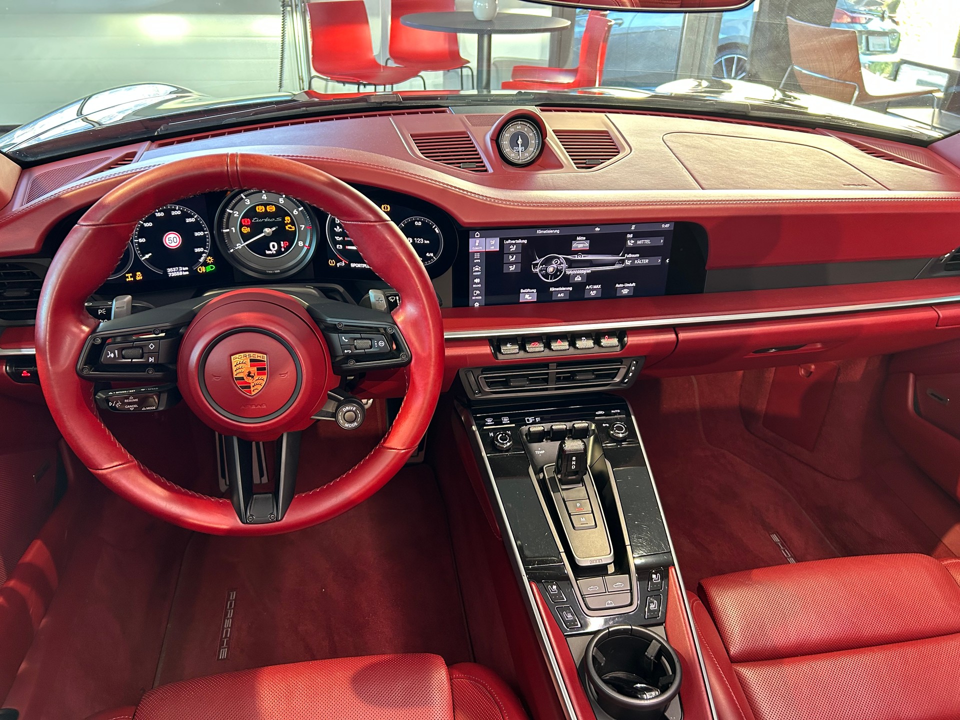 PORSCHE 911 Turbo S Cabriolet PDK-image-13