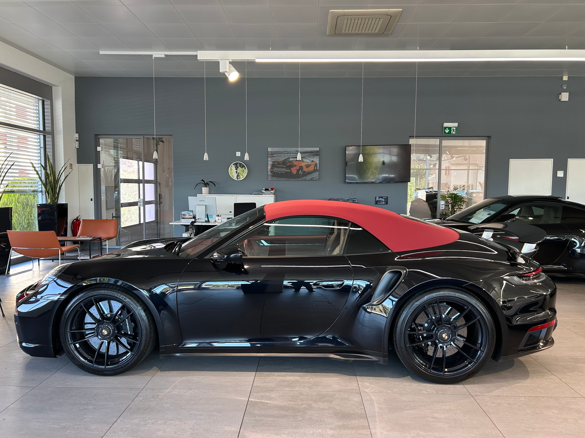 PORSCHE 911 Turbo S Cabriolet PDK-image-4