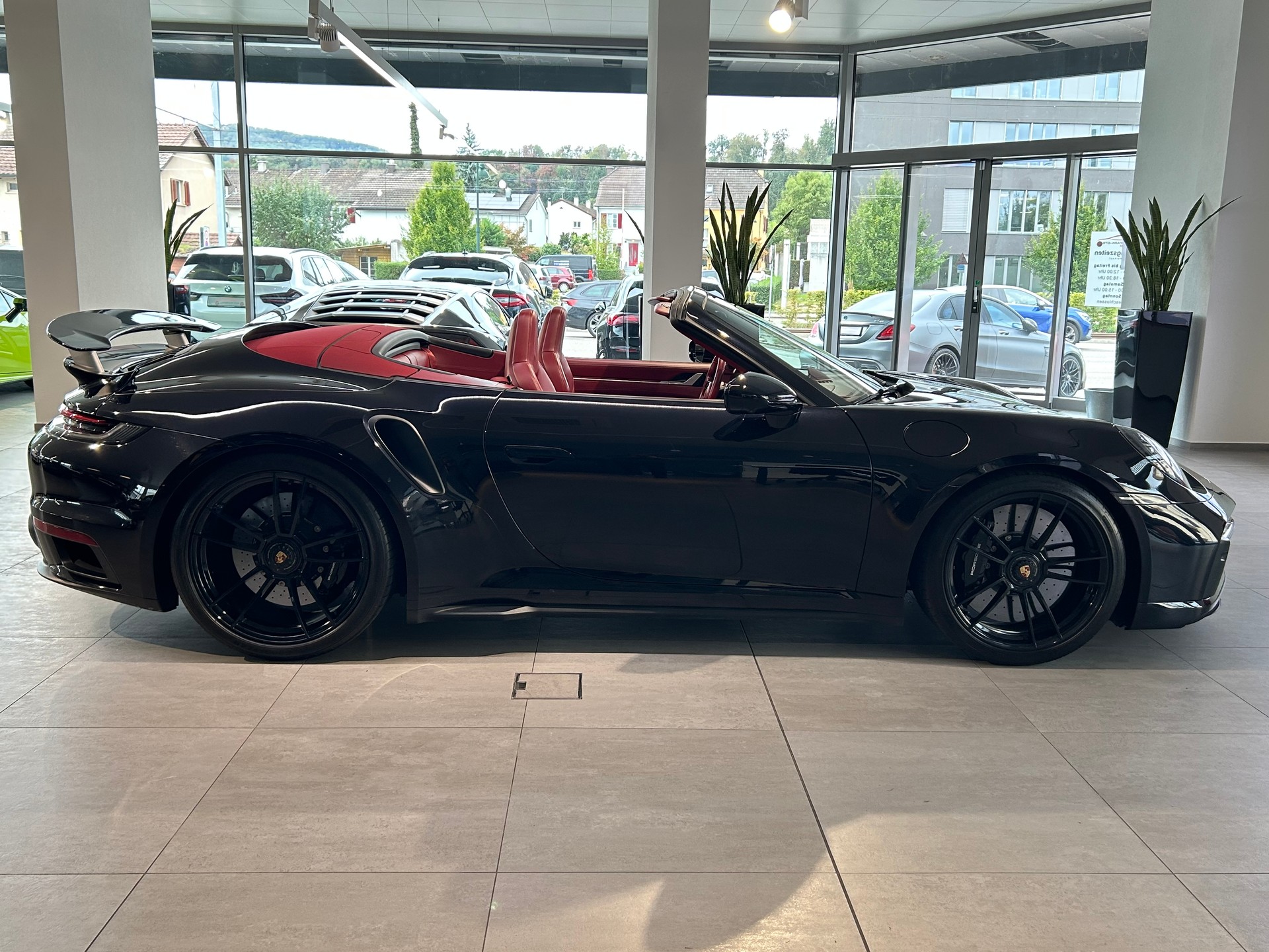 PORSCHE 911 Turbo S Cabriolet PDK-image-3