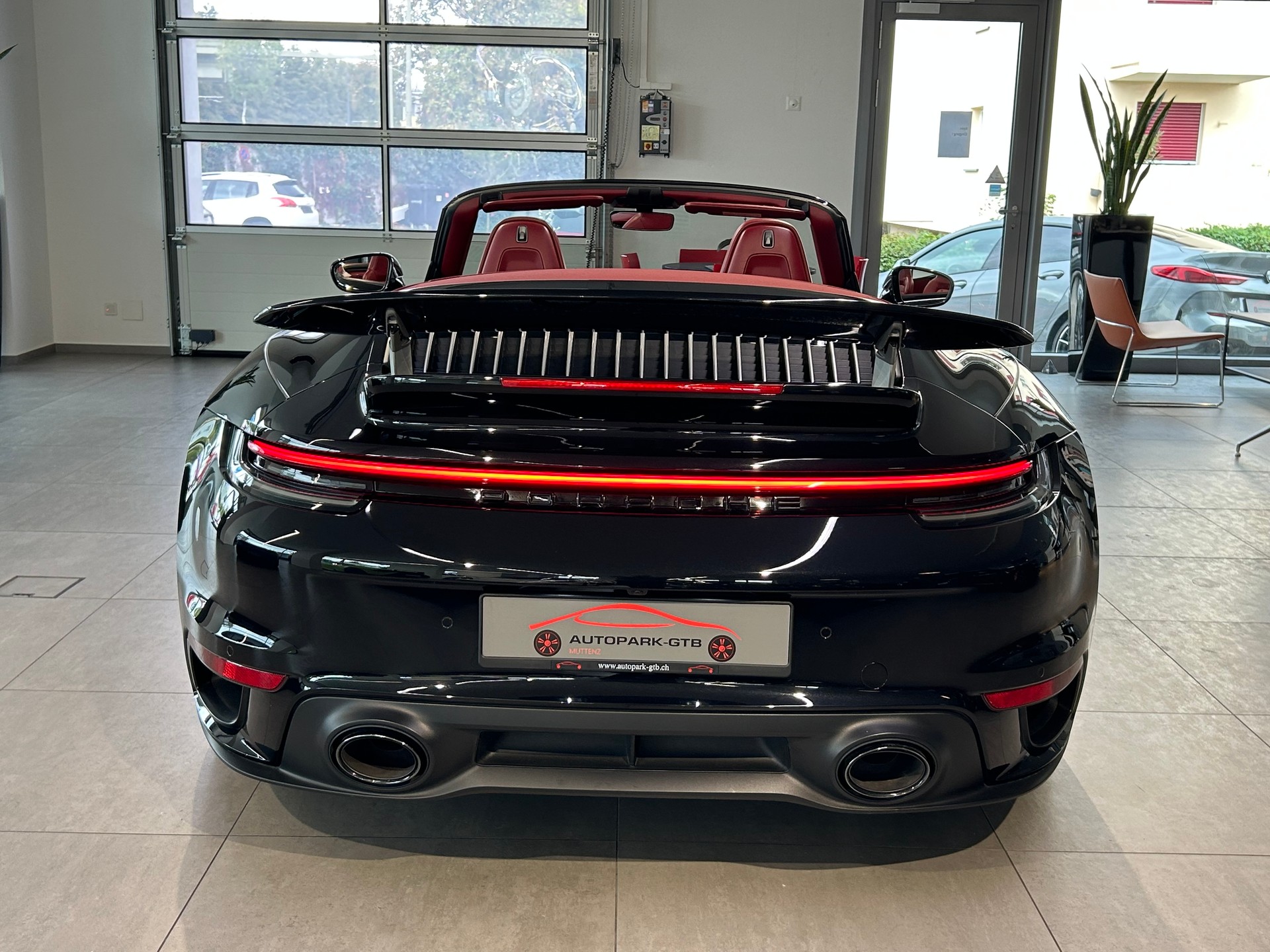 PORSCHE 911 Turbo S Cabriolet PDK-image-9