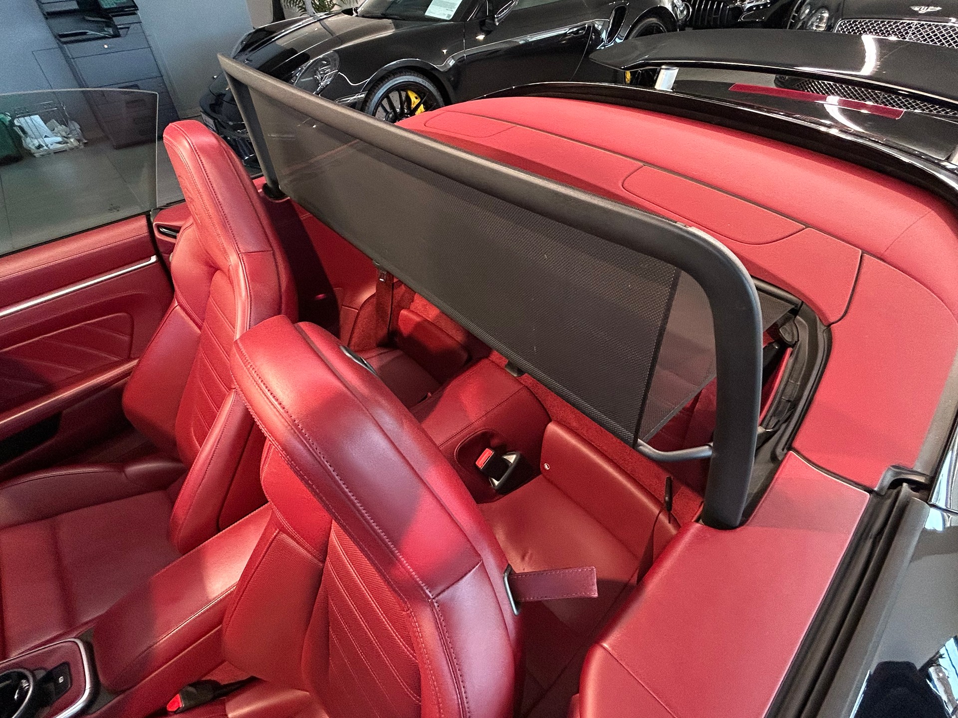 PORSCHE 911 Turbo S Cabriolet PDK-image-17