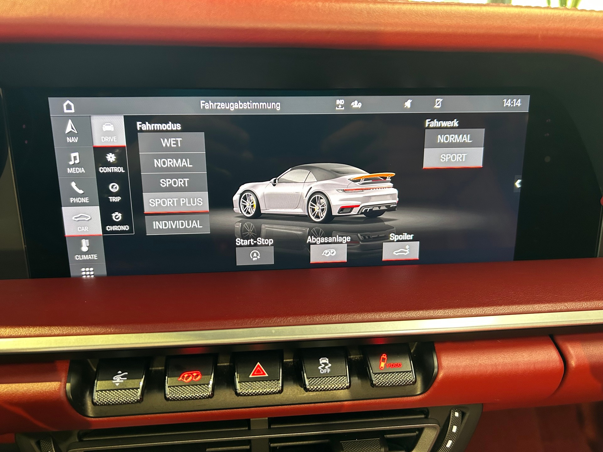 PORSCHE 911 Turbo S Cabriolet PDK-image-18